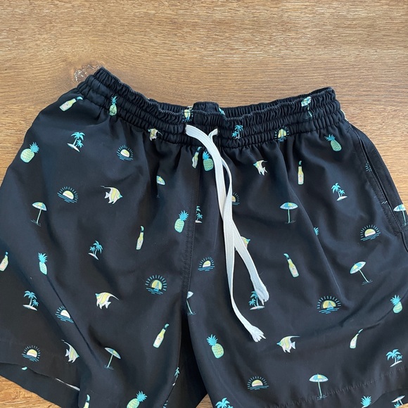 Chubbies Black Swim Shorts with Tropical Print - Picture 1 of 2